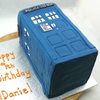 Movies_TV - Dr Who Tardis Cake